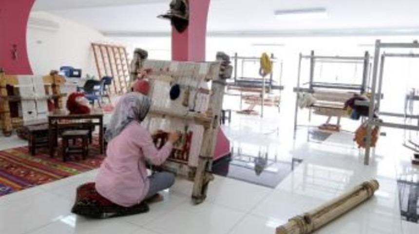100 Kadın, Kilim Dokumayı &Ouml;ğrenecek