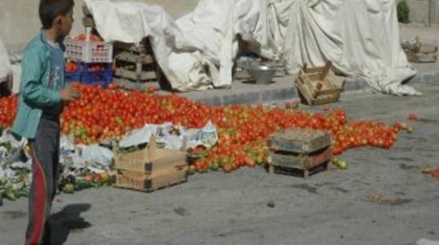 Pazar Yerinde &Ccedil;ift&ccedil;i-zabıta Kavgası: 1 Yaralı