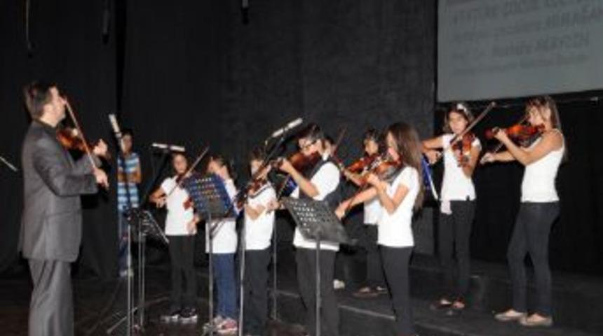 Yaz D&ouml;nemi Kurslarını Bitiren 250 &Ouml;ğrenci Konser Verdi