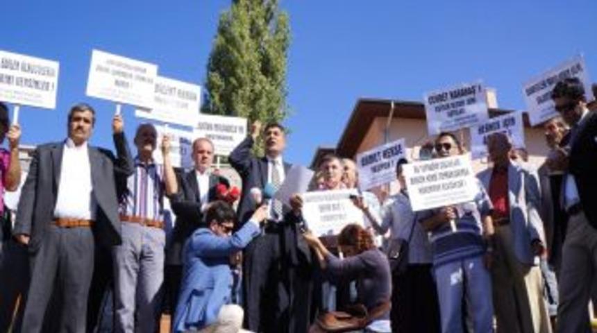 &ldquo;Kenan Evren Sanık Sandalyesine Oturmazsa Dava Ciddiyetini Kaybeder&rdquo;