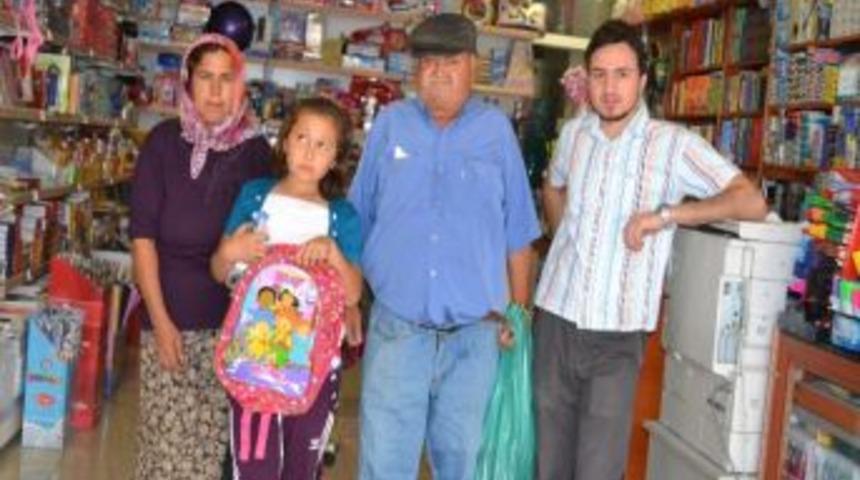 Kula'da Okul Alışverişleri S&uuml;r&uuml;yor