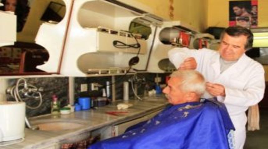 Sarıg&ouml;ll&uuml; Berberler Salı Ve Cuma Akşamları &Ccedil;alışmayarak 100 Yıllık Geleneği Yaşatıyor