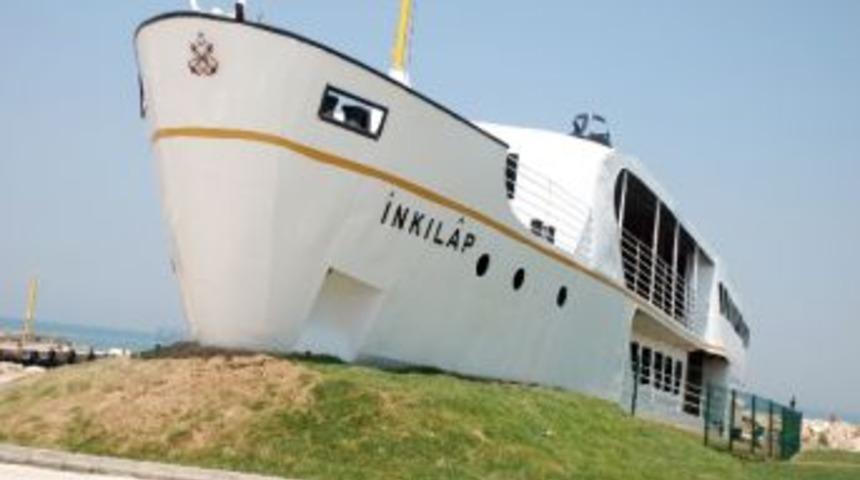 Mimarlardan İnkılap Gemisi Resif Olsun Teklifi