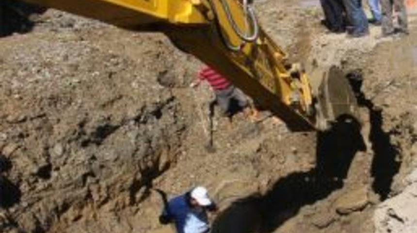 Belediye Patlayan Su Borunlarını Onarıyor