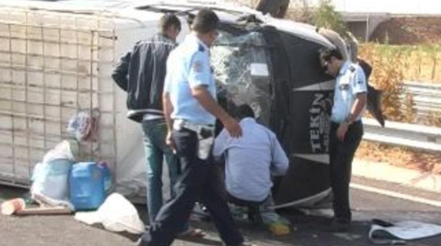 D&uuml;ğ&uuml;n d&ouml;n&uuml;ş&uuml; kaza: 13 yaralı