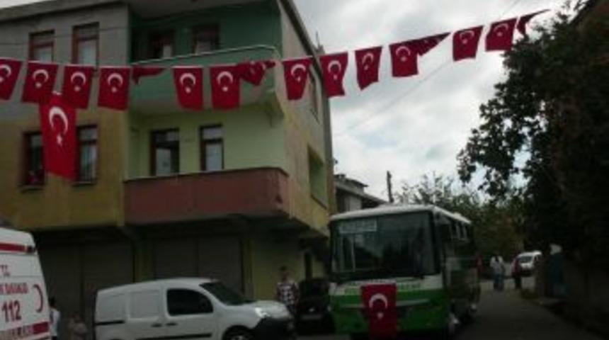 Şehitlere Saygı İ&ccedil;in Her yere Bayrak asıldı