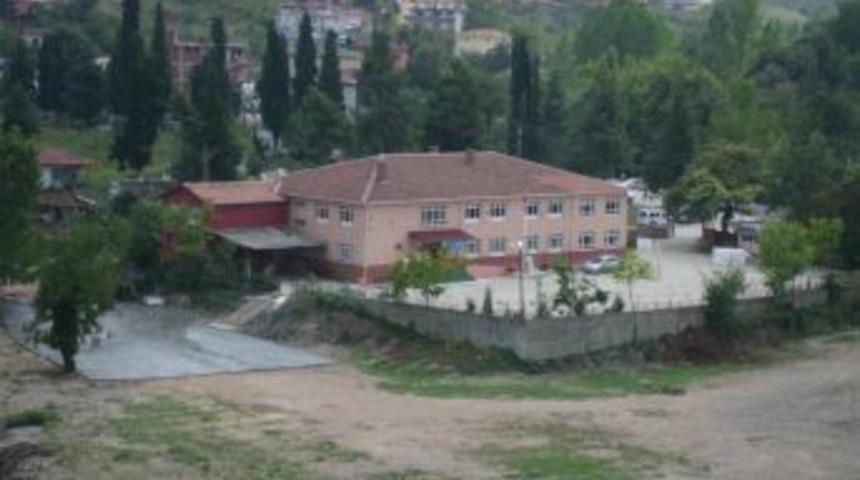 Aşağıdağ İ&Ouml;O Bah&ccedil;esi Betonlandı