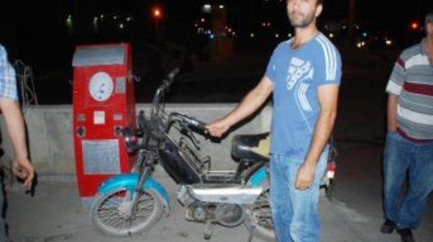 Motosikletini &Ccedil;alan Zanlıyı Kendisi Yakaladı