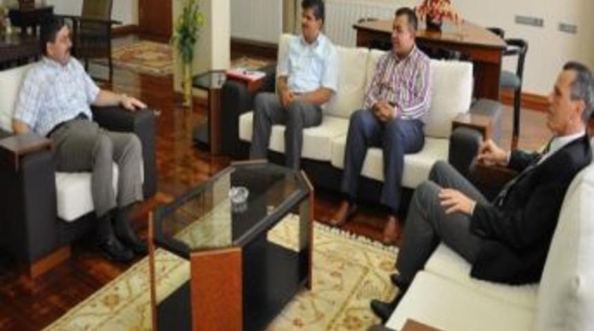 Kaymakam G&uuml;nl&uuml; Ve Başkan Orhan, Cb&uuml; Rekt&ouml;r&uuml; Pakdemir'le Buluştu