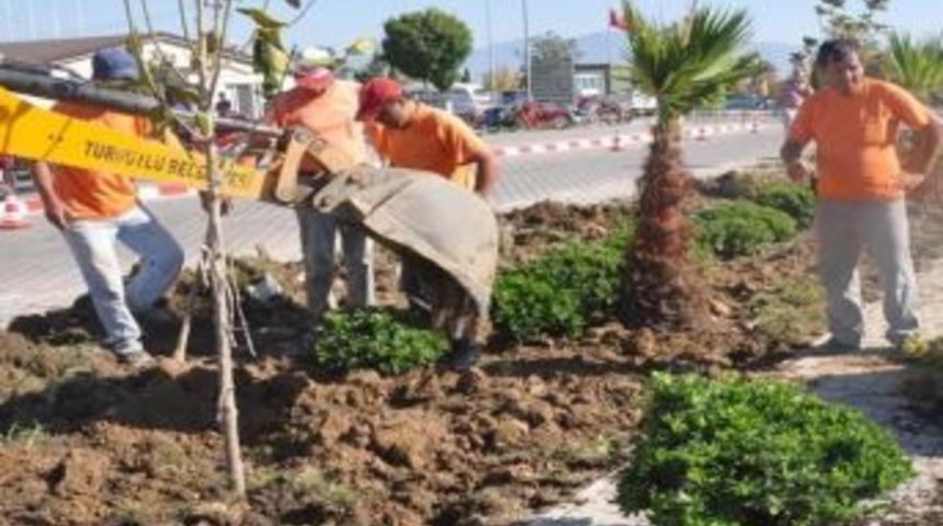 Turgutlu Devlet Hastanesi'nin Bah&ccedil;esi &Ccedil;i&ccedil;ek A&ccedil;tı