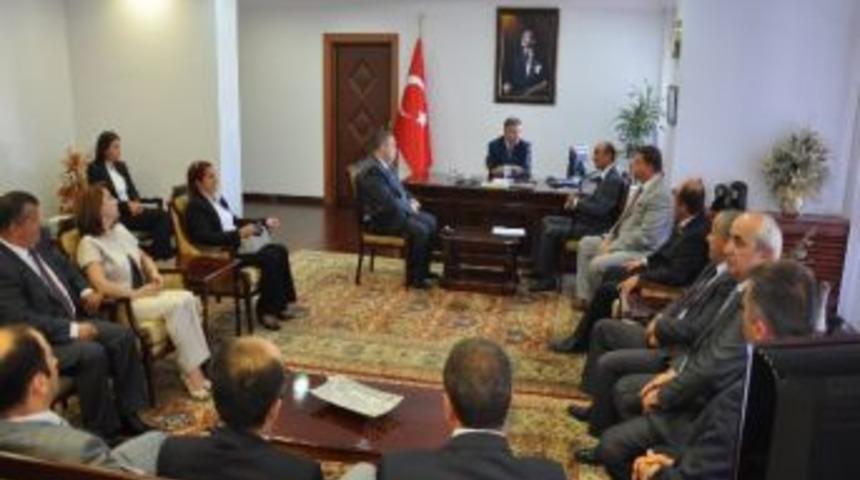 Banka M&uuml;d&uuml;rleri Vali Yılmaz&rsquo;ı Ziyaret Etti