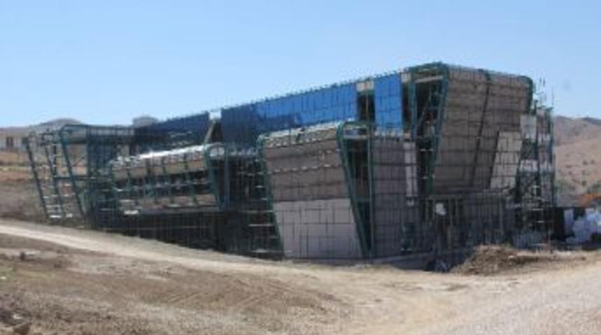 Uzay &Uuml;ss&uuml; Gibi Demir &Ccedil;elik Enstit&uuml;s&uuml;