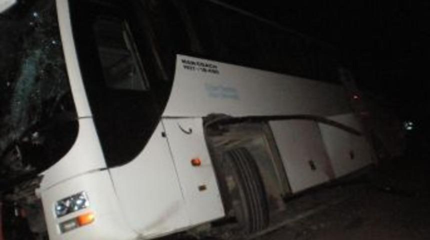 İran Otob&uuml;s&uuml; Kaza Yaptı: 1 &Ouml;l&uuml;, 5 Yaralı