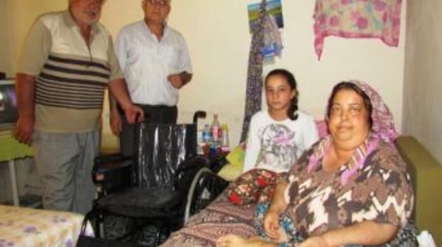 Chp'li İzmir Milletvekili Aytun &Ccedil;ıray, &Ouml;demişli Perihan Odun'un Tekerlekli Sandalye Talebine Kayıtsız Kalmadı