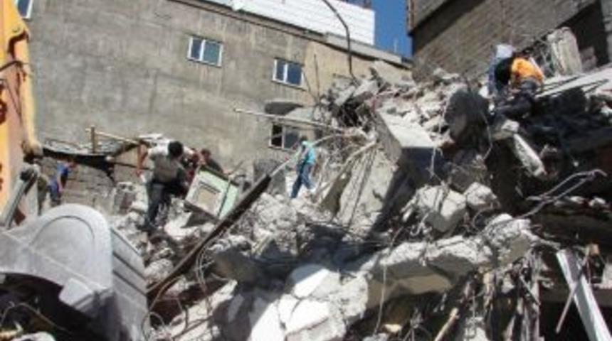 Ekmek Parası İ&ccedil;in &Ouml;l&uuml;m&uuml; G&ouml;ze Alıyorlar