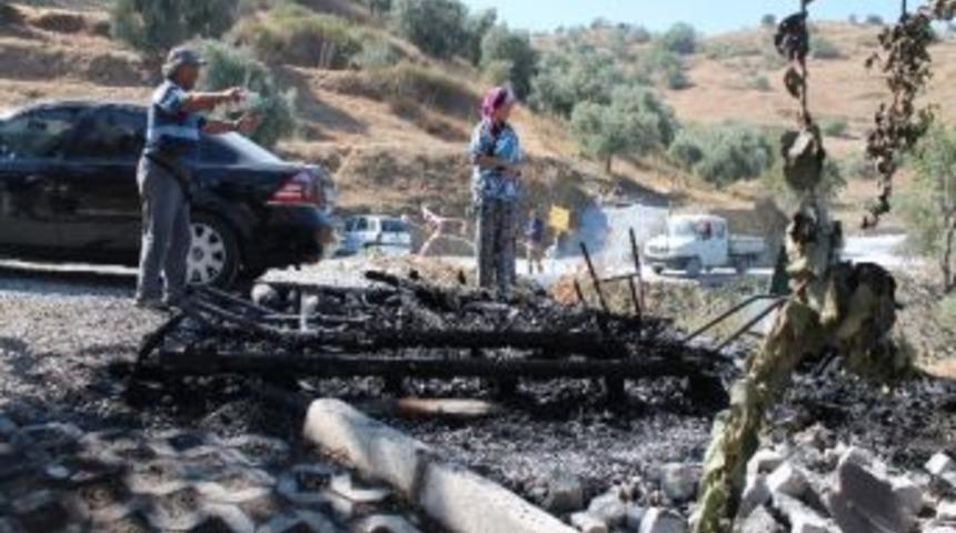 Şirince'de Otopark Kul&uuml;besinde Yangın