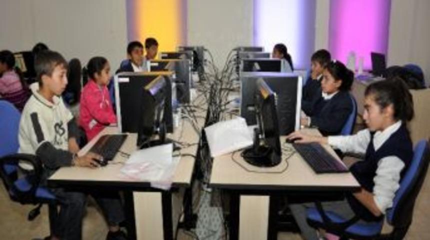 Uşak Belediyesi Sosyal Sorumluluk Projelerine &Ouml;nem Veriyor