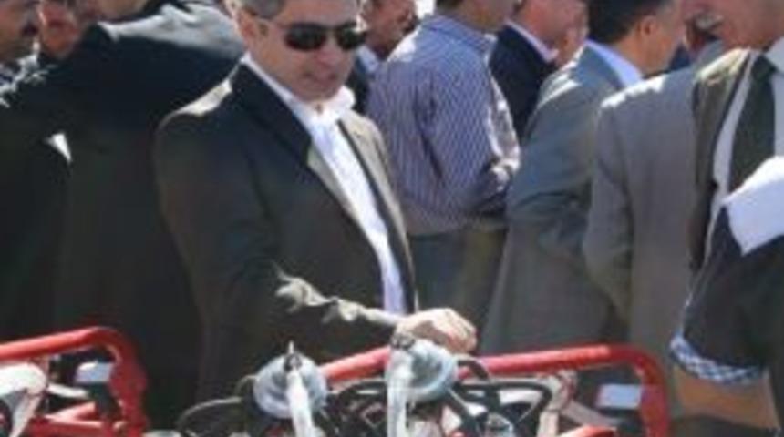 Kars&rsquo;ta &Ccedil;ift&ccedil;ilere S&uuml;t Sağım Makinesi Ve Seyyar Jeneret&ouml;r Desteği