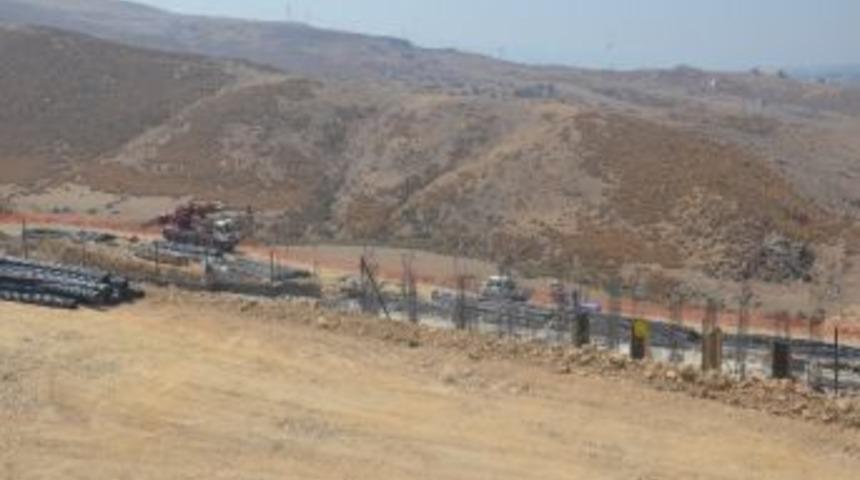 İzmir&rsquo;de Suriyeli Sığınmacılar İ&ccedil;in Yapılacak Barınma Merkezine Tepki