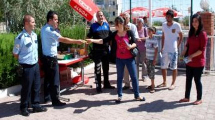 Besni Polisinden &Ouml;ğrencilere Dost Eli