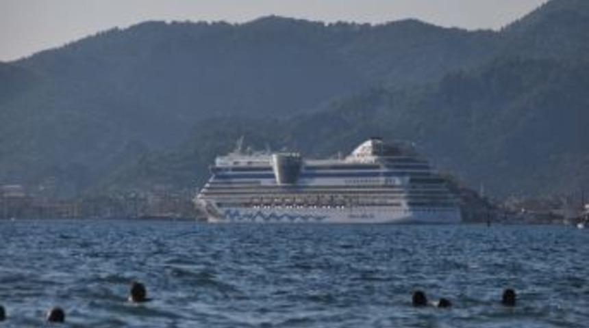 Dev Yolcu Gemisi 'aida Diva' Marmaris'te