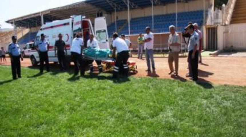 &Ccedil;atıdan D&uuml;şen Iş&ccedil;i, Hava Ambulansıyla İstanbul&rsquo;a Sevk Edildi