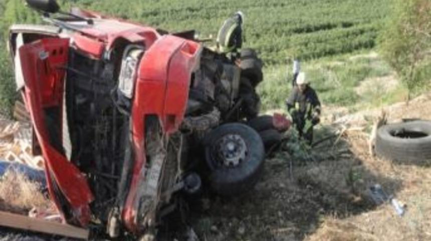 Denizli&rsquo;de Trafik Kazası: 14 Yaralı