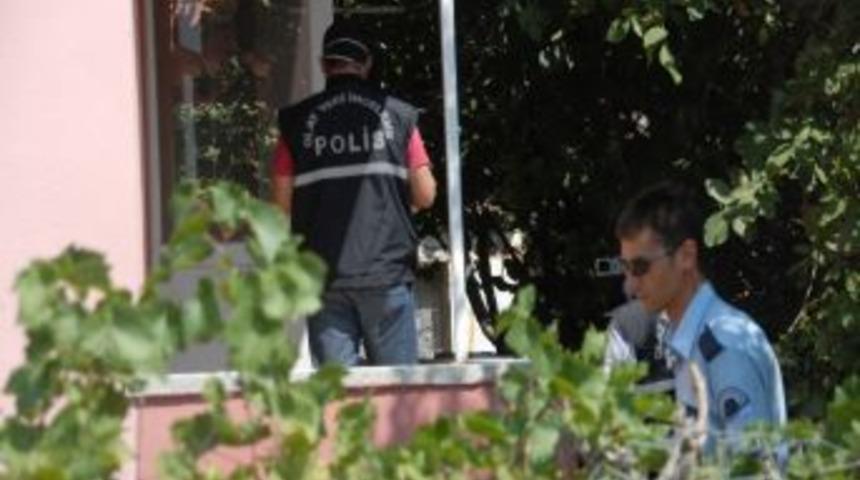 Evinde &Ouml;l&uuml; Bulundu