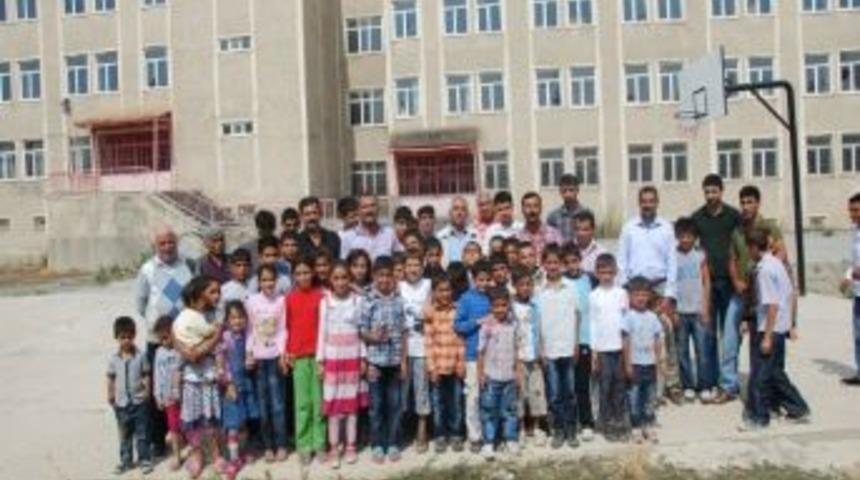 Deprem Sonrası Kapatılan Okullarının A&ccedil;ılmasını Bekliyorlar