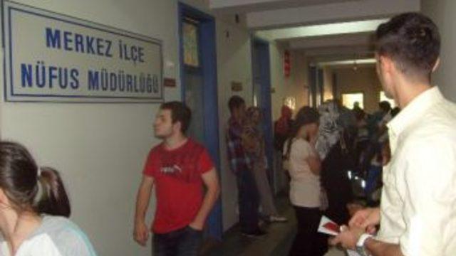 Trabzon Merkez İlçe Nüfus Müdürlüğü'nde Okul Yoğunluğu