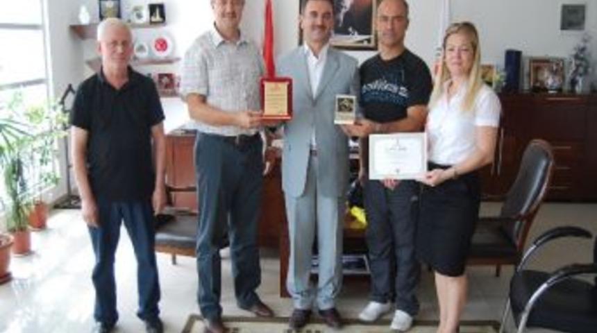 Kızılay’dan Yılmaz’a Teşekkür Plaketi