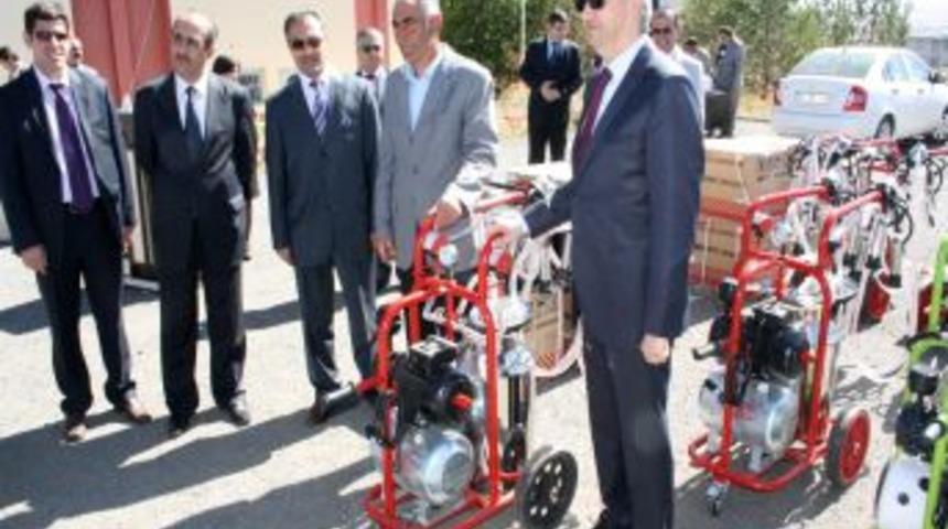 Kars'ta 108 &Ccedil;ift&ccedil;iye S&uuml;t Sağım Makinesi Ve Jenerat&ouml;r Dağıtıldı