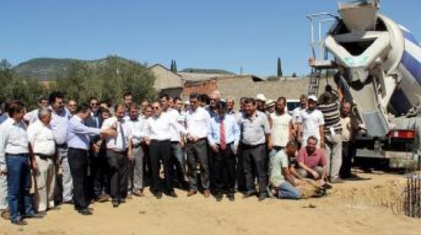 Kadık&ouml;y Belediyesi D&ouml;rt Binanın Temelini Aynı Anda Attı