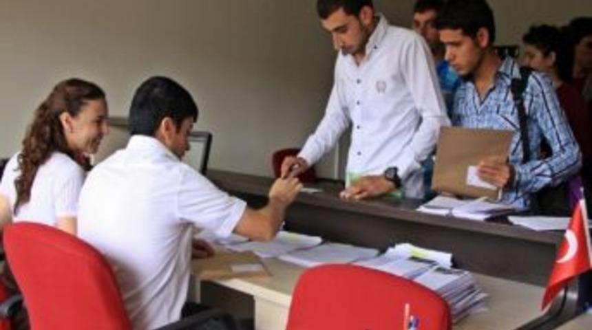 Bayburt &Uuml;niversitesinde Kayıt Heyecanı