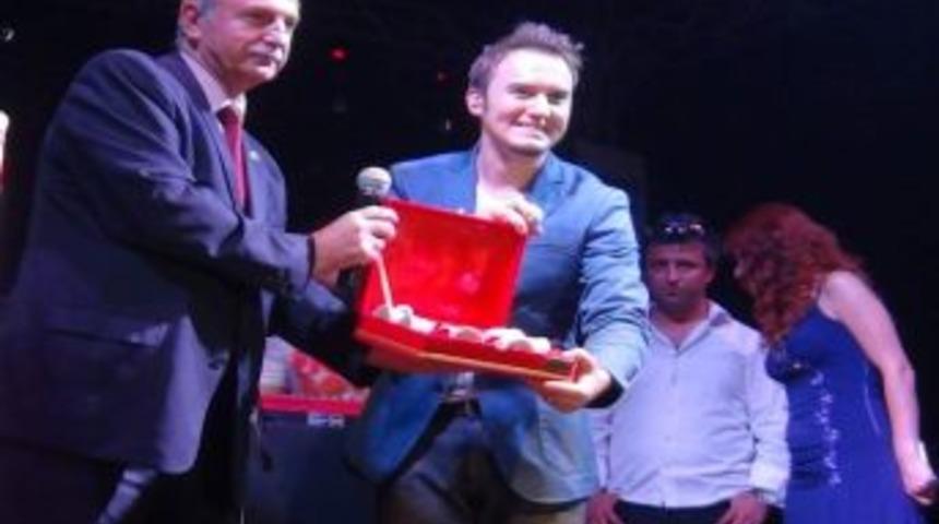 Simav&rsquo;ı Bu Kez Deprem Değil, Mustafa Ceceli Salladı