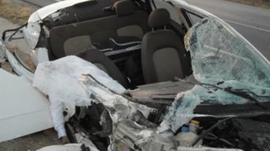 Otomobil Tır&rsquo;ın Altına Girdi: 1 &Ouml;l&uuml;, 1 Yaralı