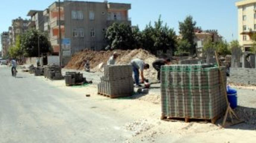 Adnan Menderes Caddesi&rsquo;ne Kaldırım Yapılıyor