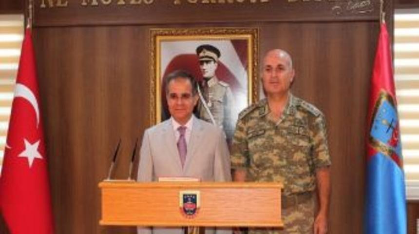 Vali Tapsız'dan İl Jandarma Komutanı &Ccedil;olak&rsquo;a Ziyaret