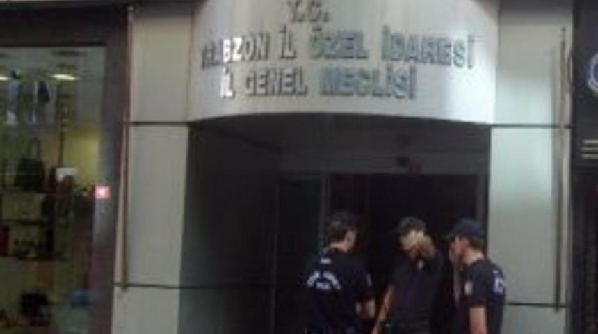 Trabzon İl &Ouml;zel İdaresi Binasında Tahliye İşlemleri