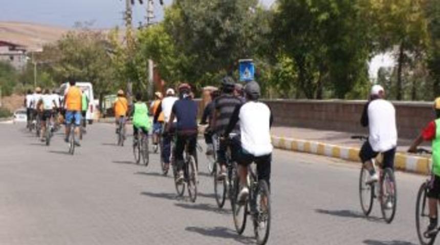 "pedal Pedal Van G&ouml;l&uuml;" Bisiklet Ekibi Ahlat&rsquo;ta