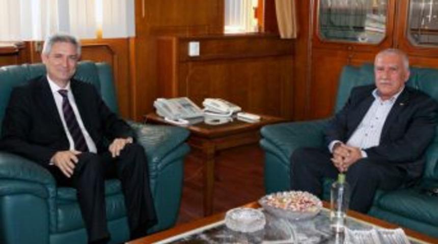 &Ouml;zg&uuml;m&uuml;ş'ten Rekt&ouml;r Kibar'a ziyaret