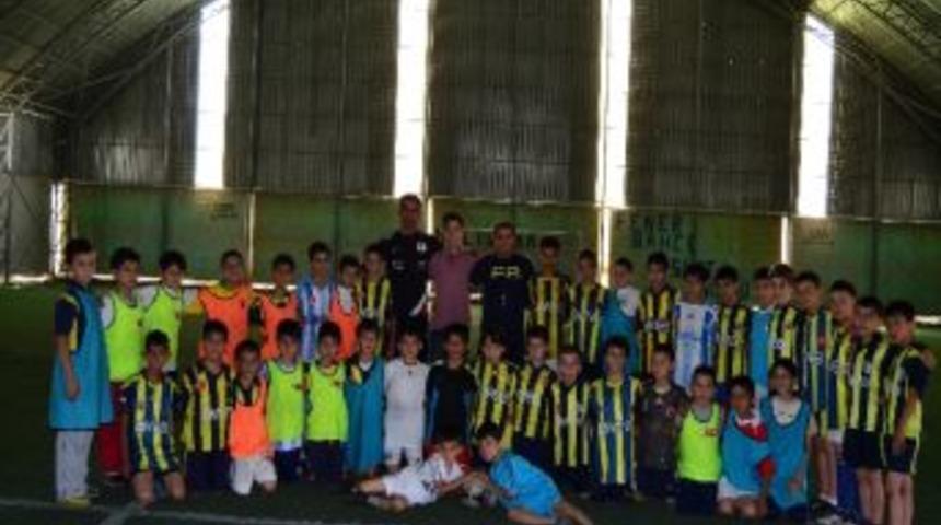 Fenerbah&ccedil;e&rsquo;nin Erzurum&rsquo;daki Futbol Ordusu