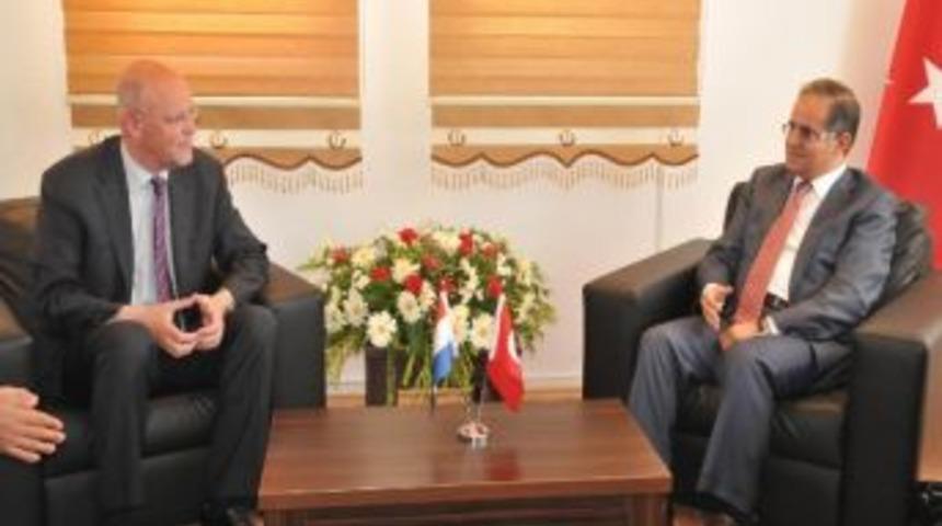 Hollanda Dışişleri Bakanı Rosenthal, Kilis&rsquo;teki Konteynır Kenti Ziyaret Etti