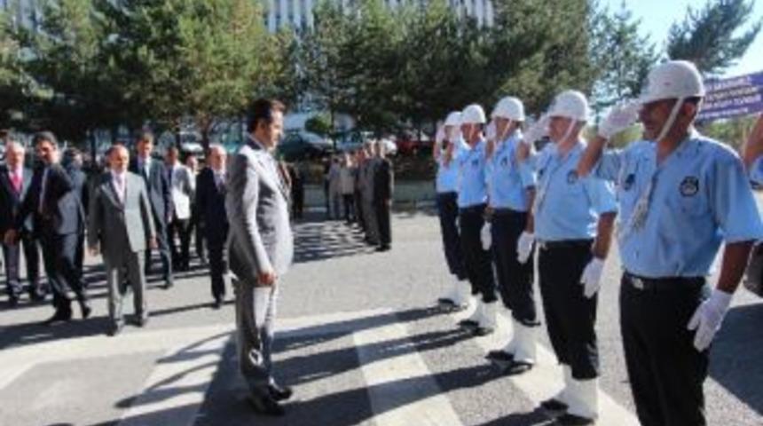 &Ccedil;alışma Ve Sosyal G&uuml;venlik Bakanı Faruk &Ccedil;elik, B&uuml;y&uuml;kşehir Belediyesi&rsquo;ni Ziyaret Etti