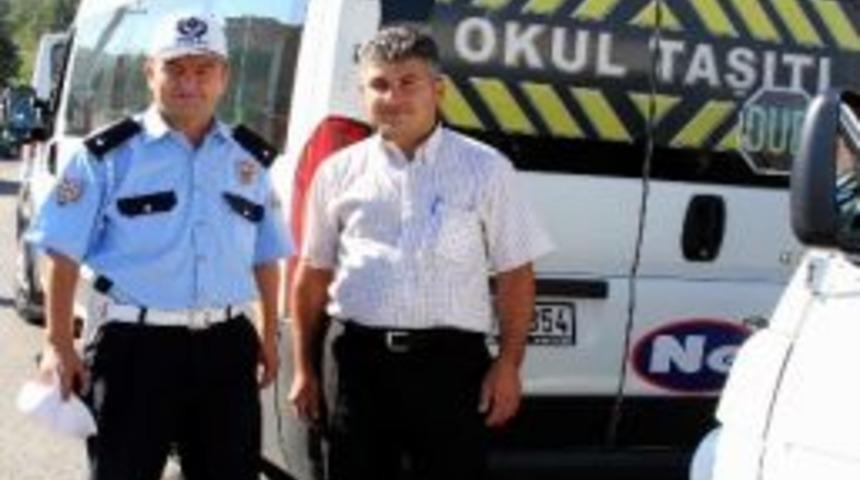 Trafikten Okul Taşıtlarına Okul &Ouml;ncesi Uygulama
