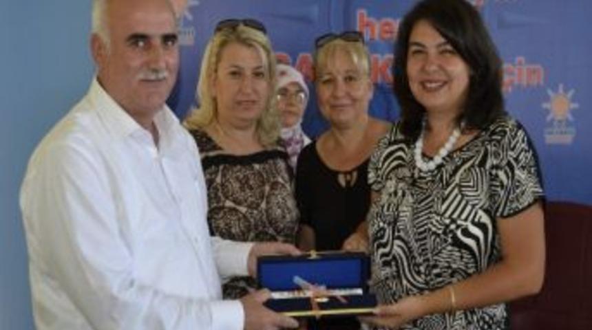 Ak Parti Kadın Kolları Dergi &Ccedil;ıkarıyor