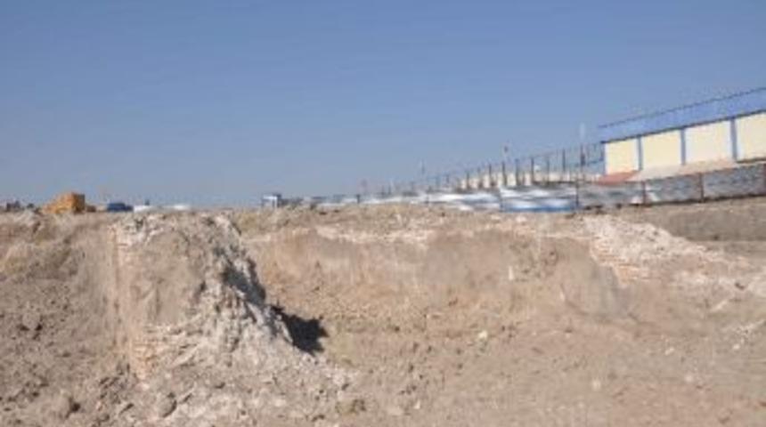 Semt Pazarı İnşaatında Roma D&ouml;nemine Ait Su Kanalı Bulundu