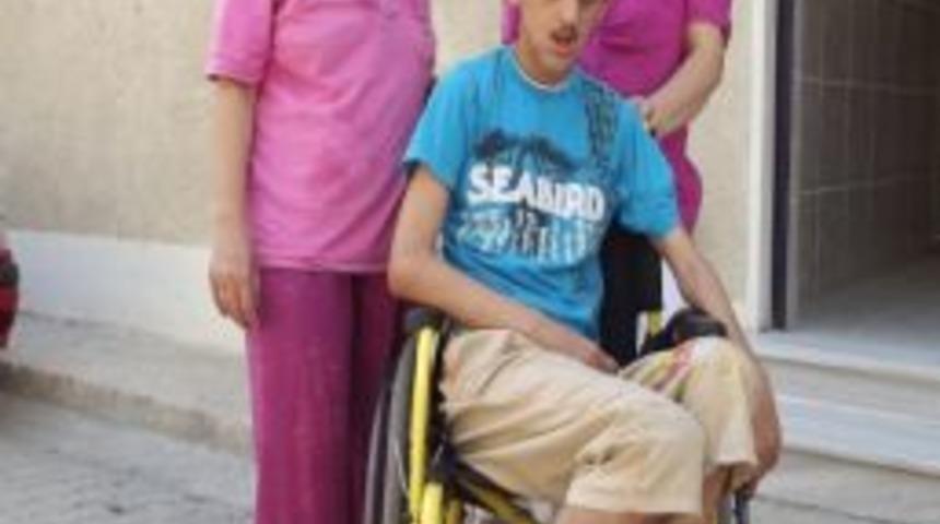 Engelli Kerem Tekerlekli Sandalyeye Kavuştu.