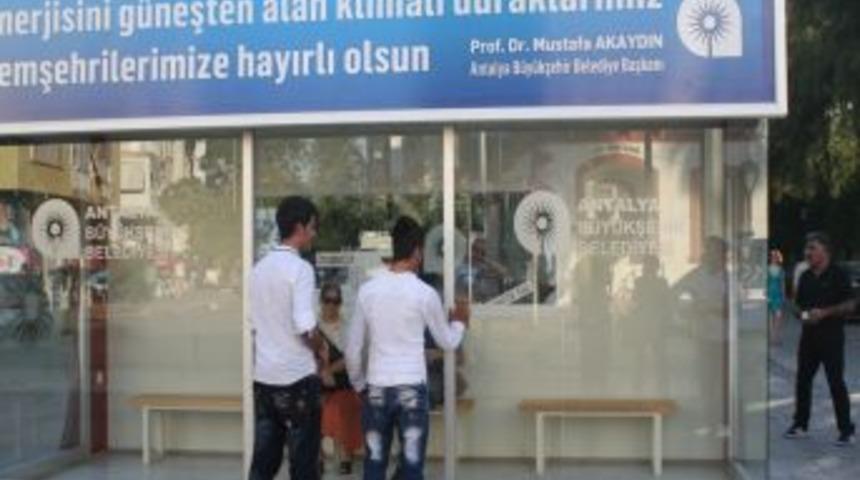 Antalya'ya G&uuml;neş Enerjisi Ile &Ccedil;alışan Klimalı Durak