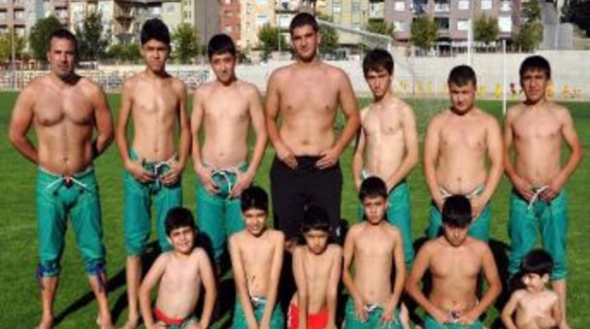 Nevşehirli Yıldız G&uuml;reş&ccedil;iler T&uuml;rkiye Şampiyonasına Hazırlanıyor